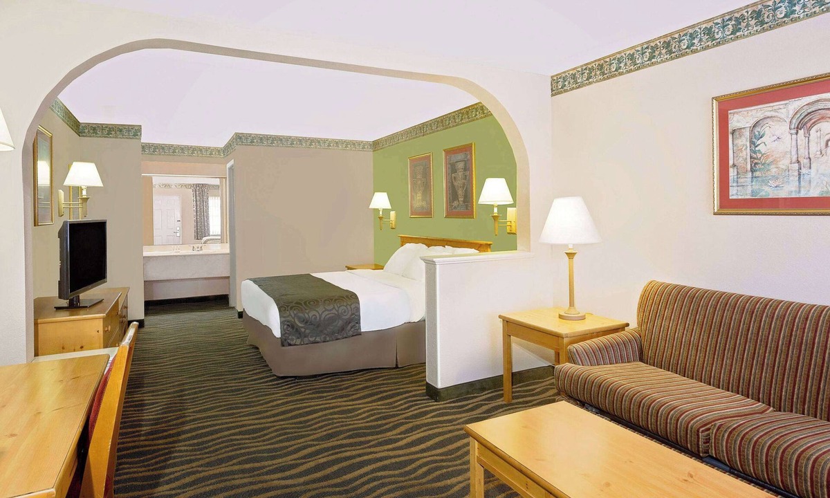 Starkville Hotel | Days Inn & Suites by Wyndham Starkville
