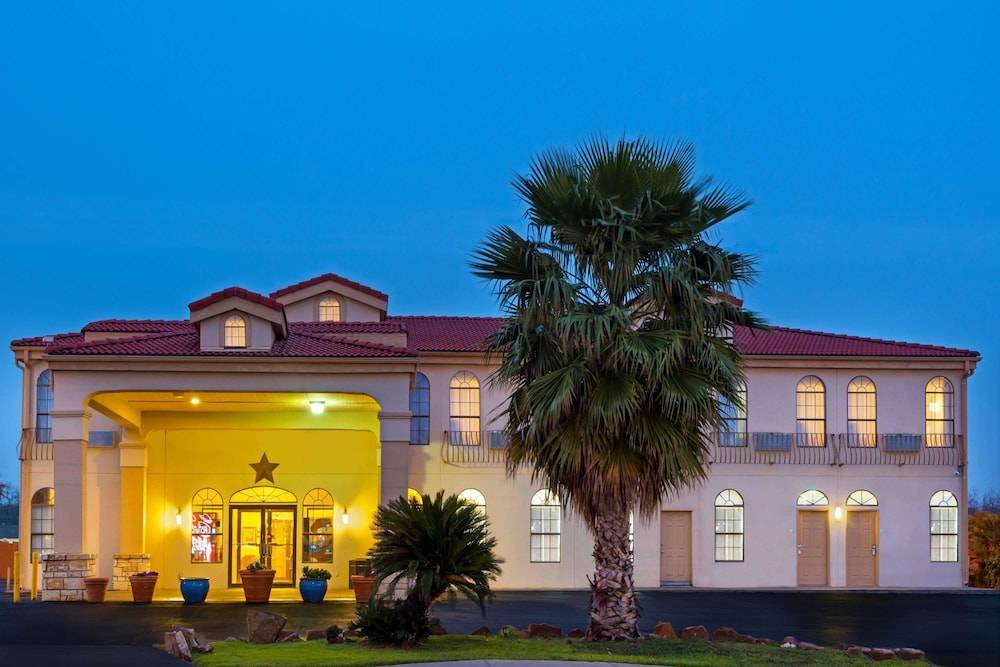 West San Antonio Hotel | Days Inn by Wyndham San Antonio Northwest/Seaworld