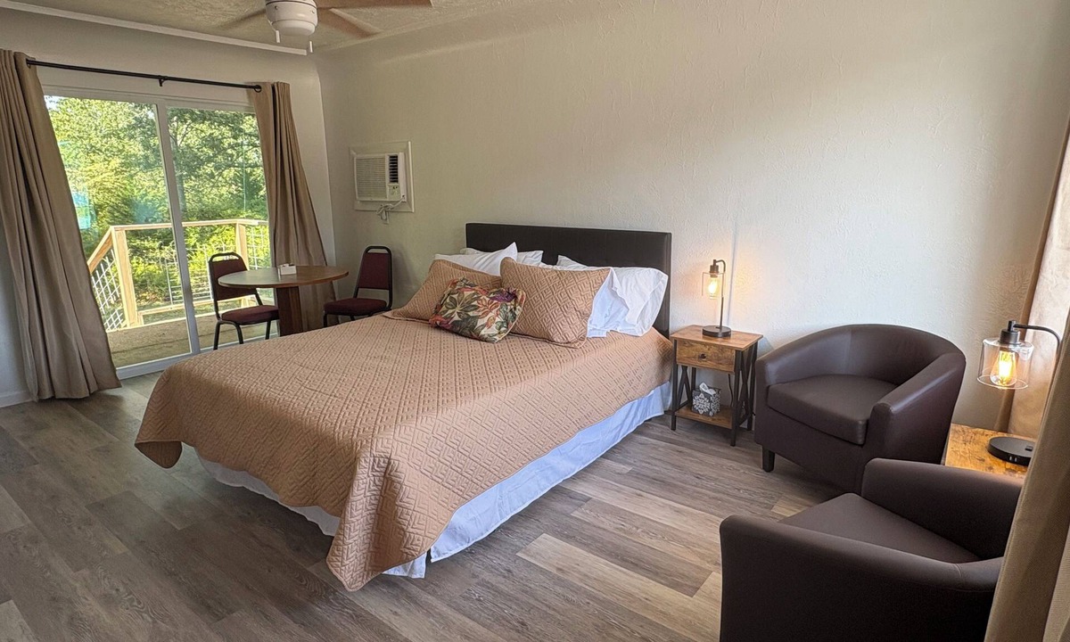 Bull Shoals Resort | Daysailer #220 @ Bel Arco on Bull Shoals Lake