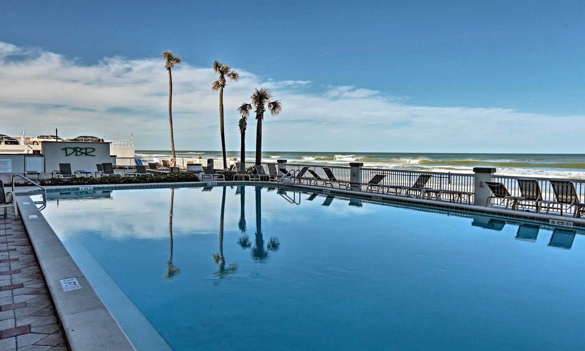 Ortona Park Apartment | Daytona Beachfront Condo w/Ocean View