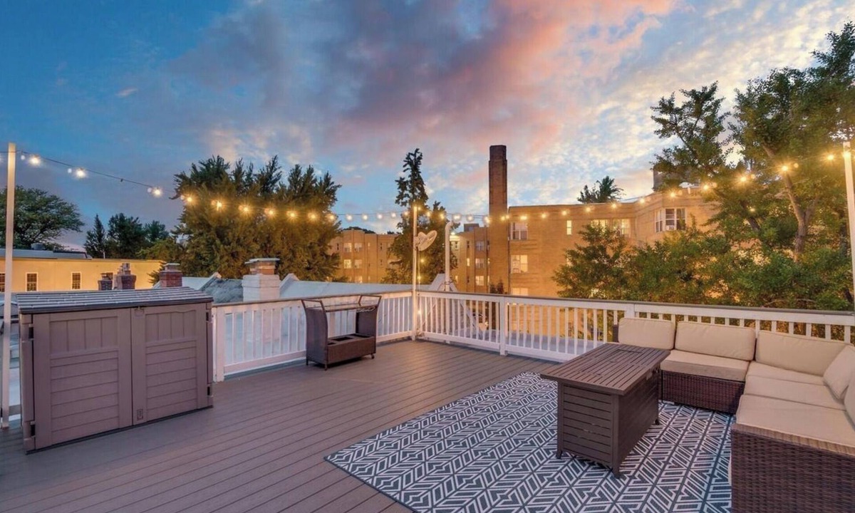 Columbia Heights House | DC Home w/Huge Roofdeck + Parking : Sleeps 12