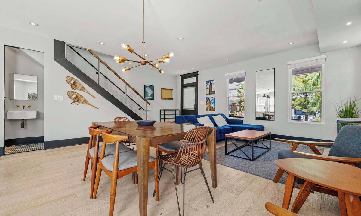 Stronghold Condo | DC Luxury: 5BR, Modern, Rooftop Views, Prime Spot