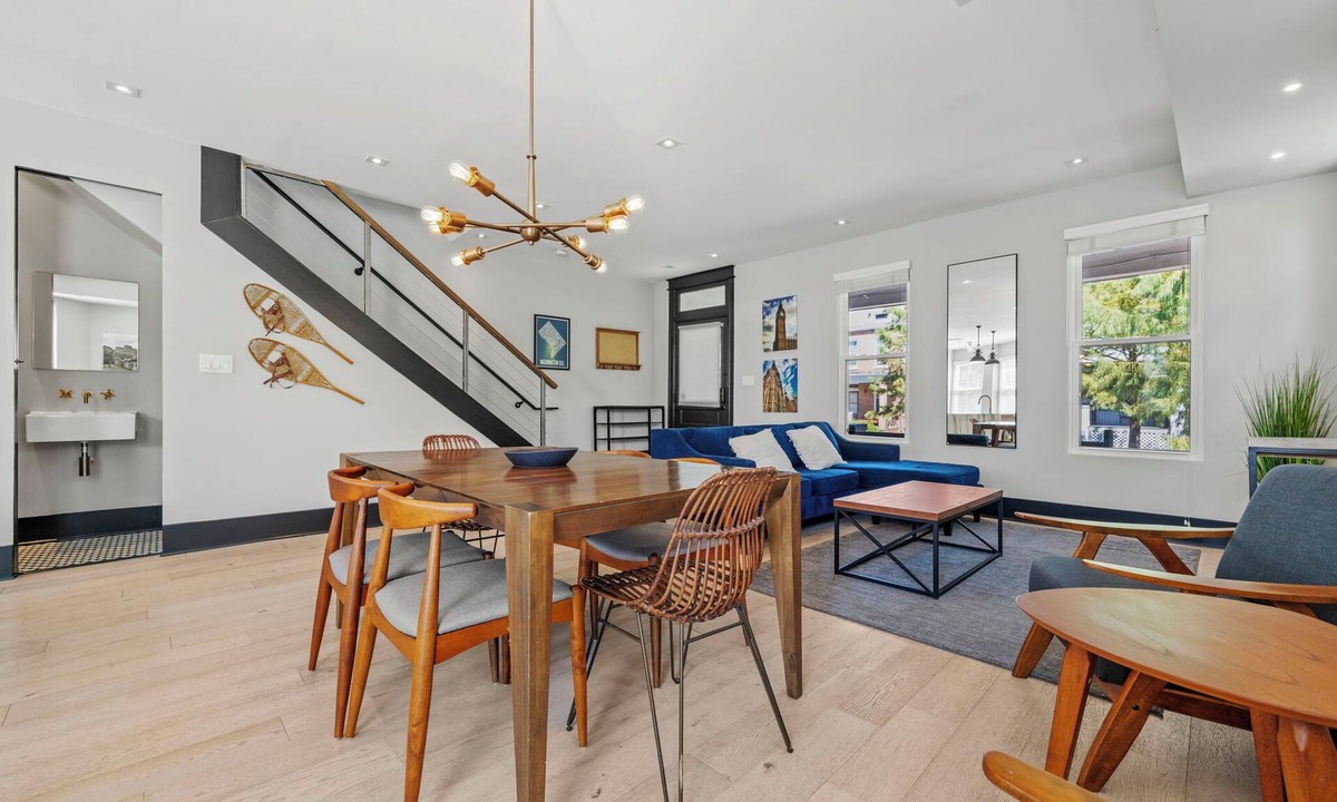 Stronghold Condo | DC Luxury Townhouse: Rooftop, 5BR, Groups/Getaways
