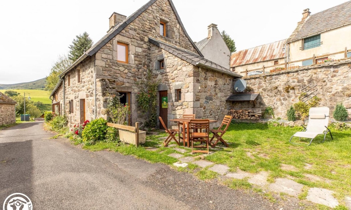 Chambon-sur-Lac House | de Bressouleille - Chambon SUR LAC