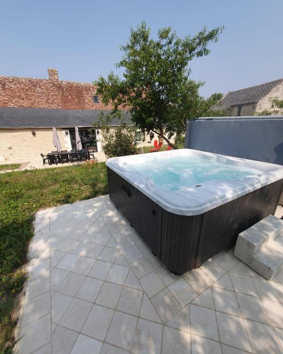 Rivarennes House | de la salle gite 8 personnes à la campagne avec jacuzzi 4 chambres 3 WC