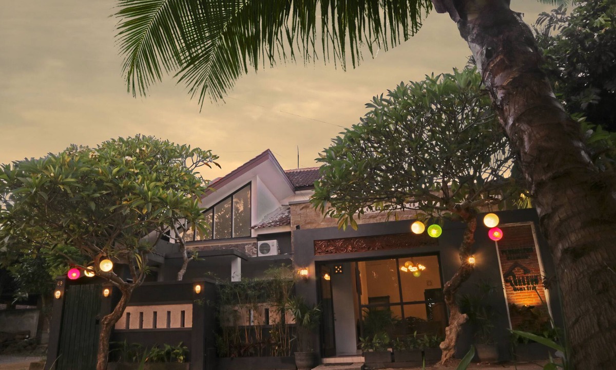 Banyuwangi House | de Lungguh Family Homestay