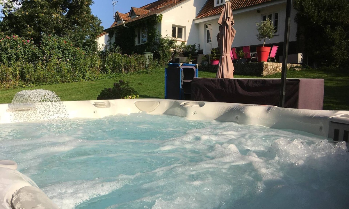 Montcavrel Cottage | De Luxe Jacuzzi Prive-Gîte-Ensuite with Shower