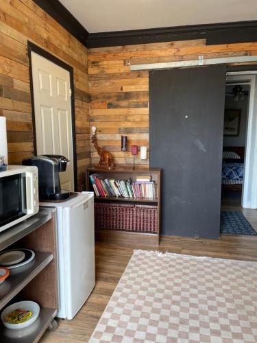 Silver Spring House | De Luxe Suite with King Size Bed