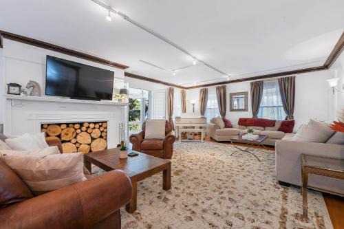 Geneva Apartment | deactivate