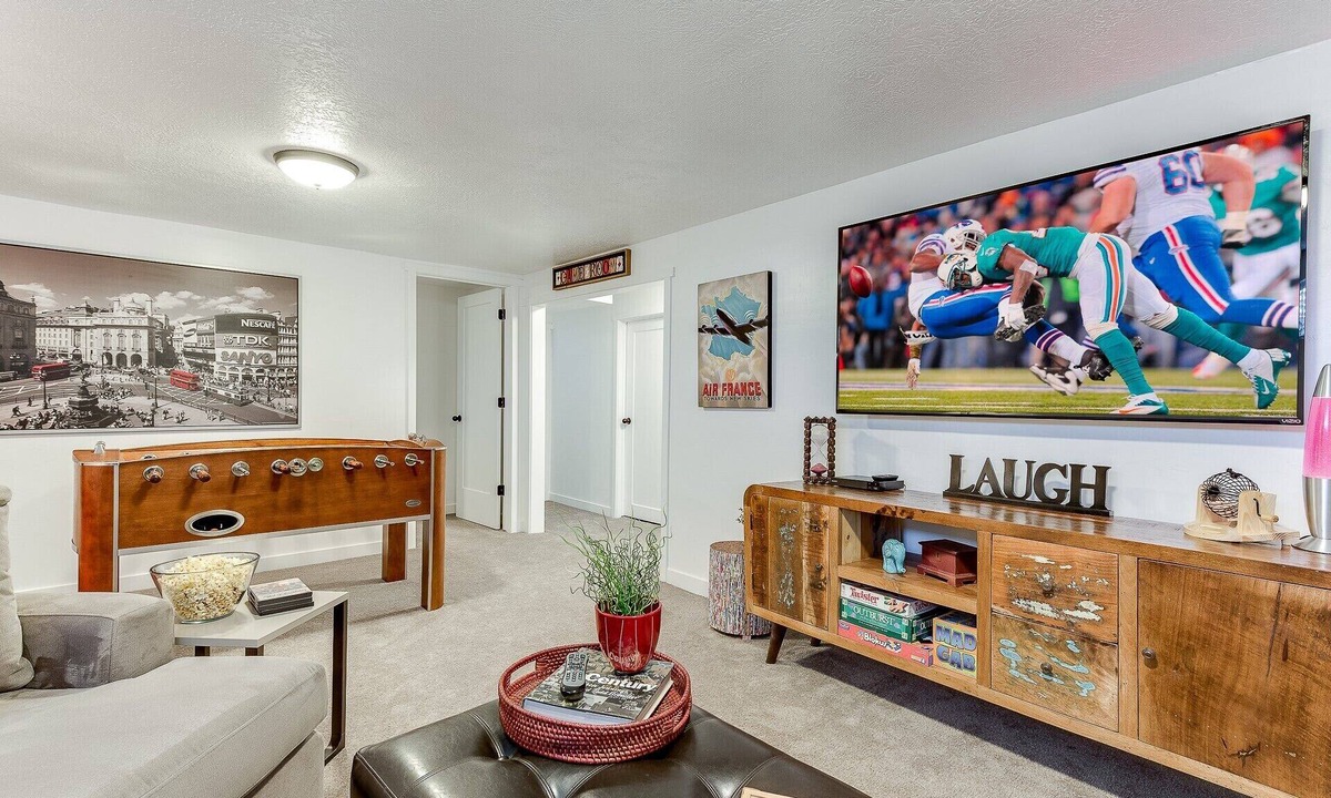 Millcreek House | Deals! Hot Tub, Close to SKI Resorts, Foosball, BBQ, Discount Ski Rentals!