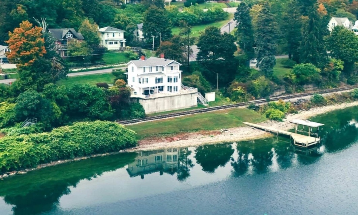 Town of Reading House | Dean Lake House