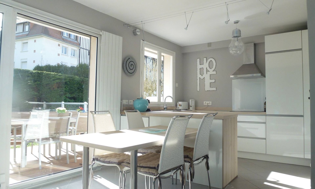 Deauville City Centre Apartment | DEAUVILLE, APPART AVEC JARDIN clos et équipé, 5 min DE LA MER, 5 Min des GOLF