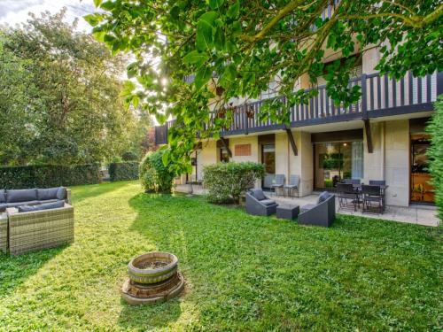 Tourgeville Apartment | Deauville Lovely Flat with Private Garden