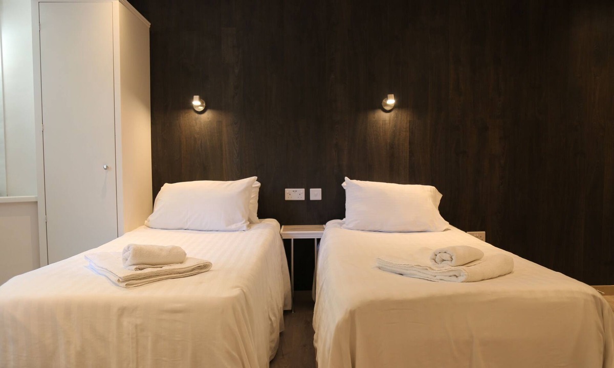 Brunel Bed & Breakfast | Debden Guest House