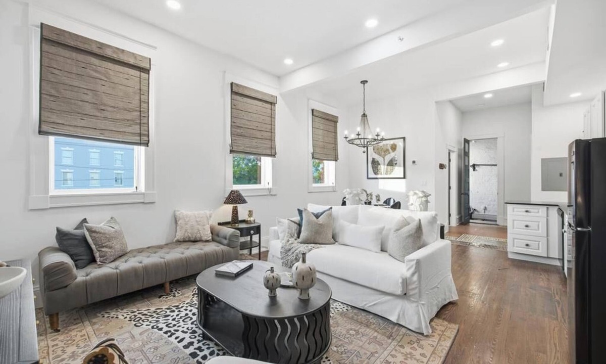 Downtown Jacksonville Apartment | Decadence Wing at Raven Hotel -Pool OnSite Parking