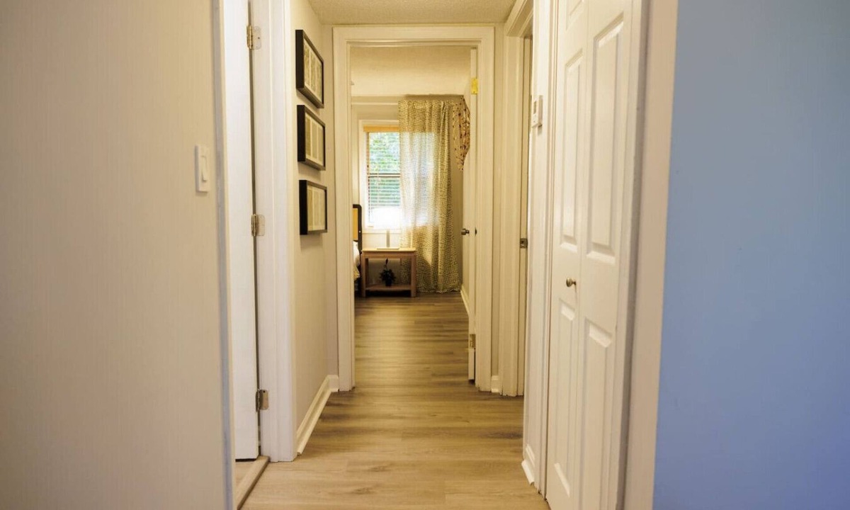 Great Lakes Apartment | Decatur Modern Haven King Bed