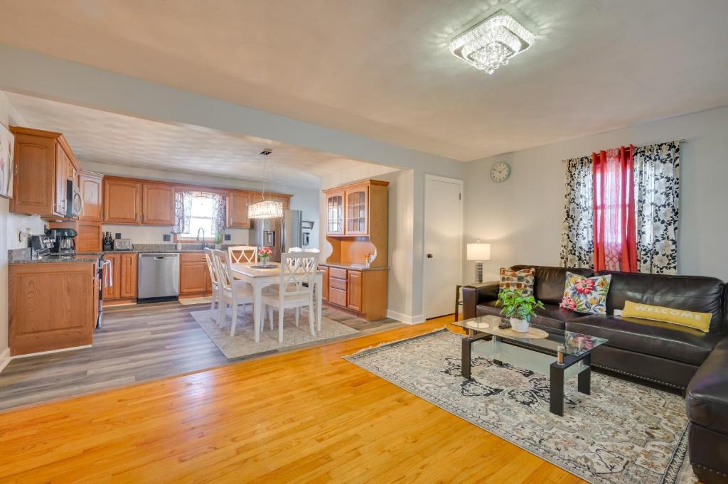 Hershey House | Deck and Grill Convenient Home in Hummelstown