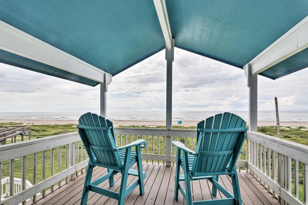 Freeport House | Deck and Large Yard Oceanfront Surfside Beach Home!