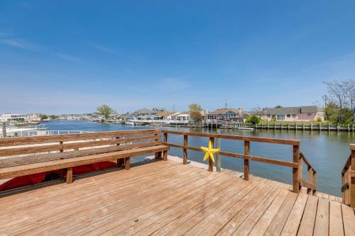 Mystic Island House | Deck & Dock: Home in Little Egg Harbor Township