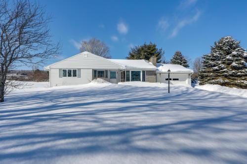 West Eaton House | Deck & Fire Pit: Cozy Escape in Morrisville!
