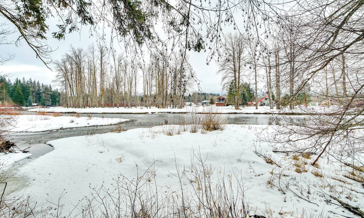 Elk Meadows Cabin | Deck & Fire Pit: Yakima River Retreat in Cle Elum