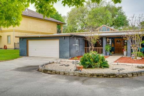 McQueeney House | Deck & Gas Grill: Riverfront McQueeney Duplex