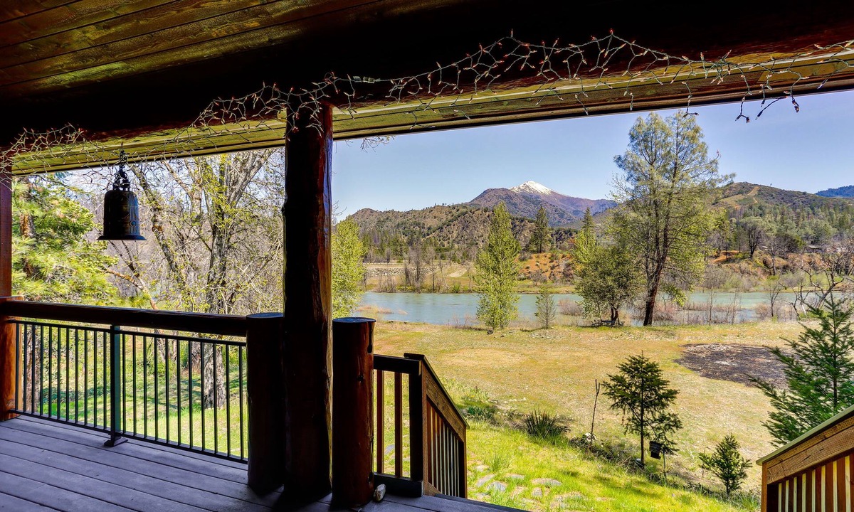 Junction City Cabin | Deck, Grill & River Access: California Escape!