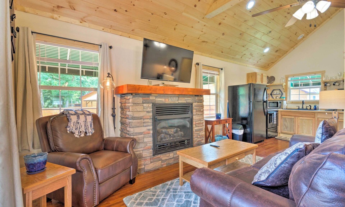 Cherokee Cabin | Deck & Hot Tub: Bryson City Riverfront Cabin!