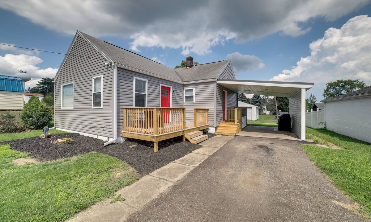 Natrona Heights House | Deck & Patio: Inviting Abode in Natrona Heights!