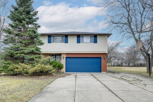 Amherst House | Deck & Seasonal Pool: Spacious Home Near Buffalo!