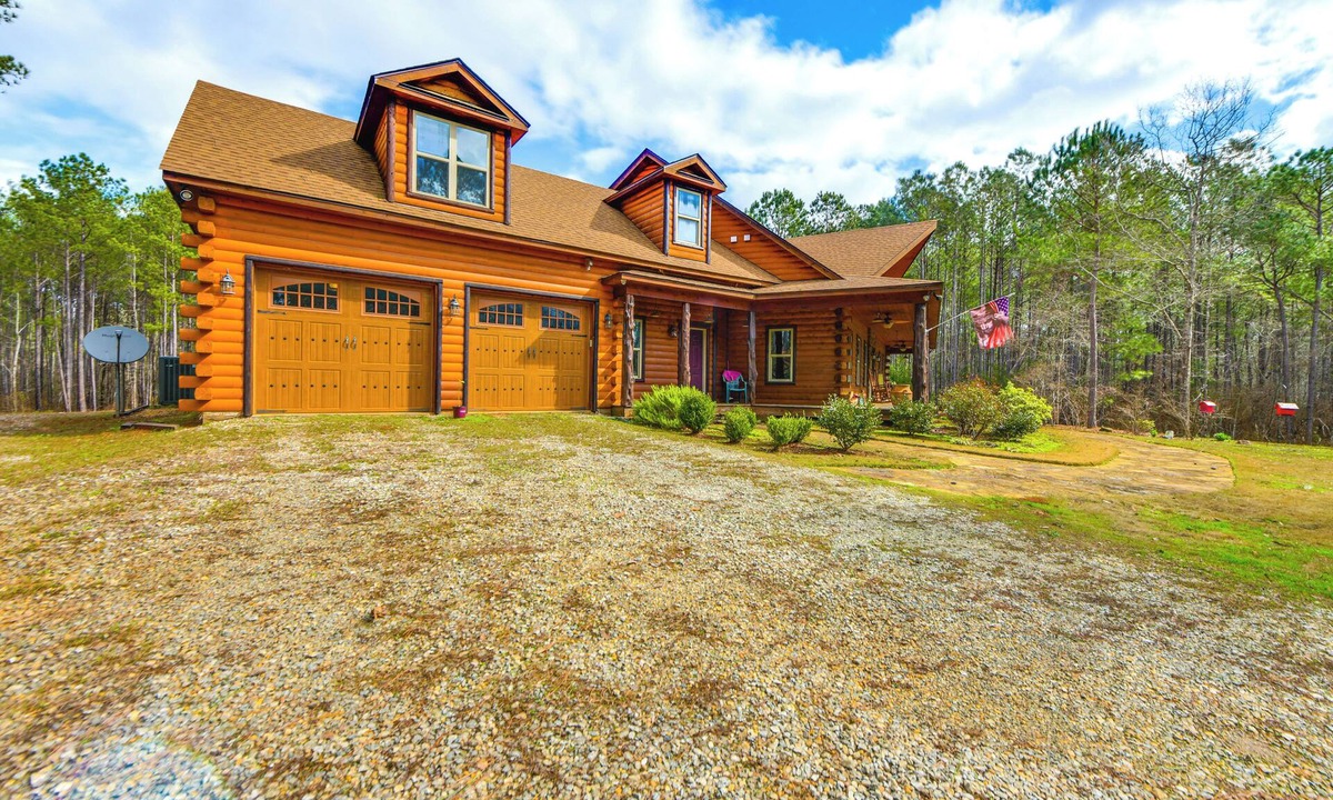 Pine Mountain House | Deck, Smoker & Yard: Peaceful Gem in Pine Mountain