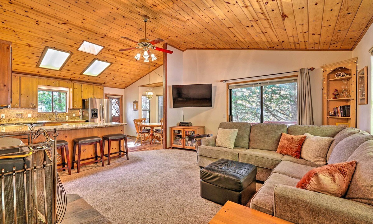 Twain Harte Cottage | Deck w/Forest Views: Quiet Twain Harte Cabin!