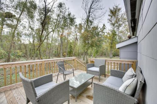 New Sarpy House | Deck, Yard & Outdoor Dining: Destrehan Getaway!