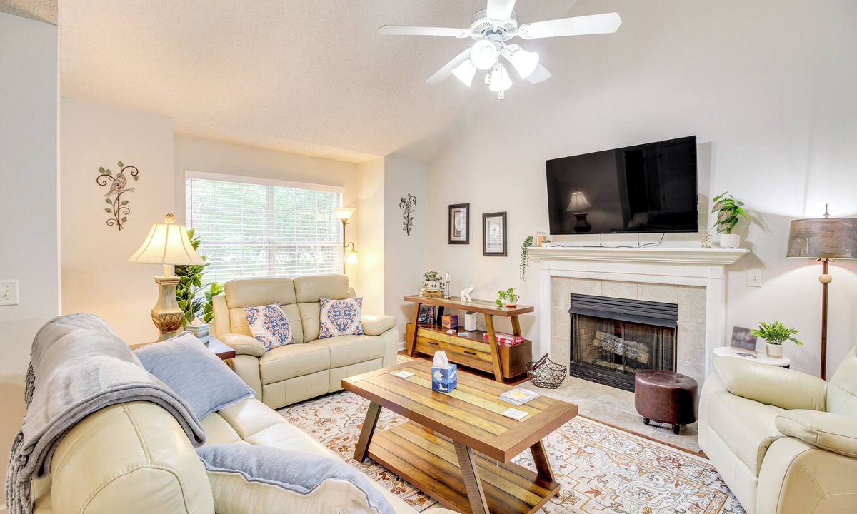 Pooler House | Deck & Yard: Savannah Area Retreat!