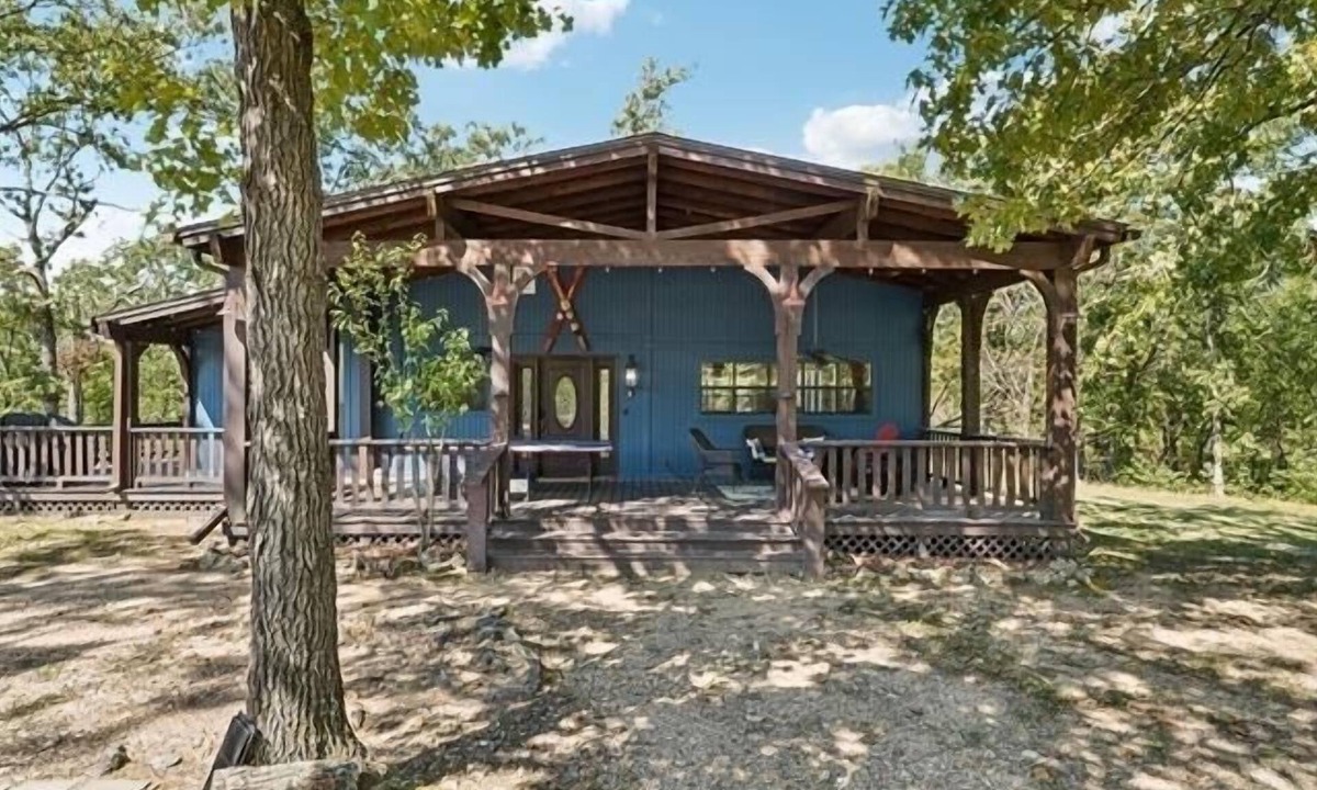 Park Hill House | Decked Out at Lake Tenkiller - 6 beds, 4 bedroomsn