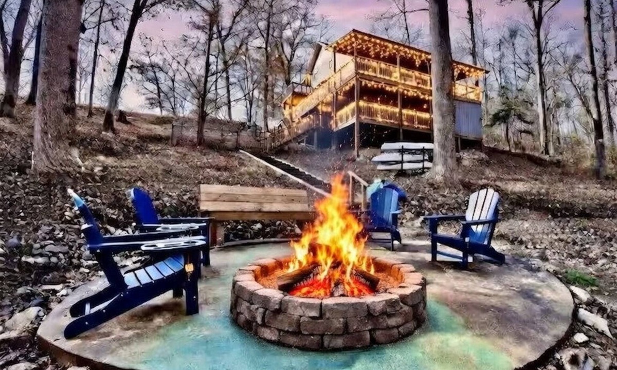 Springville House | Decked Out Lake View & Access, Hot Tub & Kayaks