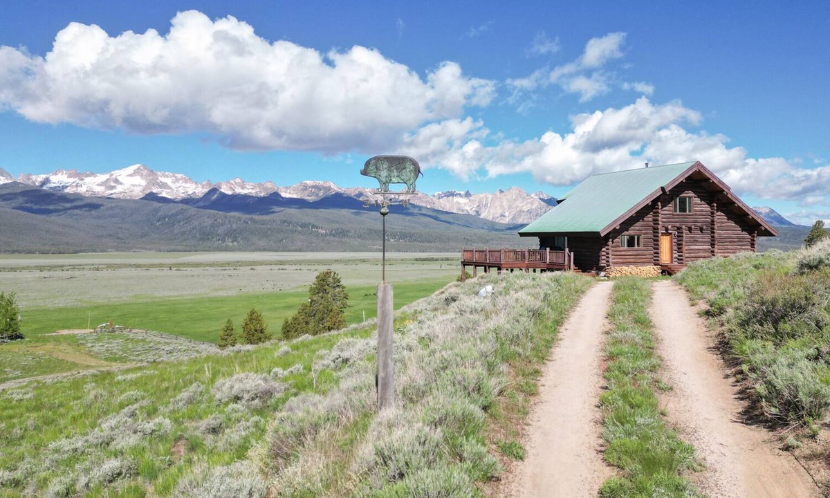 Stanley Cabin | Decker Peak Log Home - Panoramic Sawtooth Mountain Views!