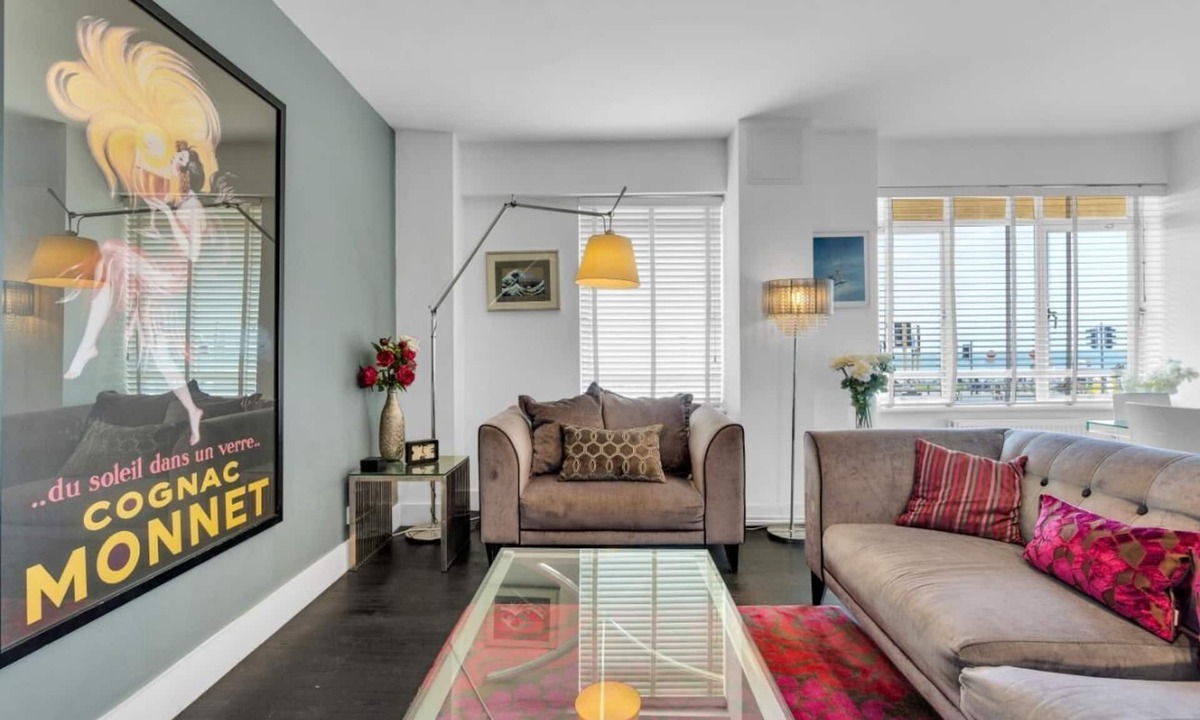 Seafront Apartment | Deco Seafront | By My Getaways