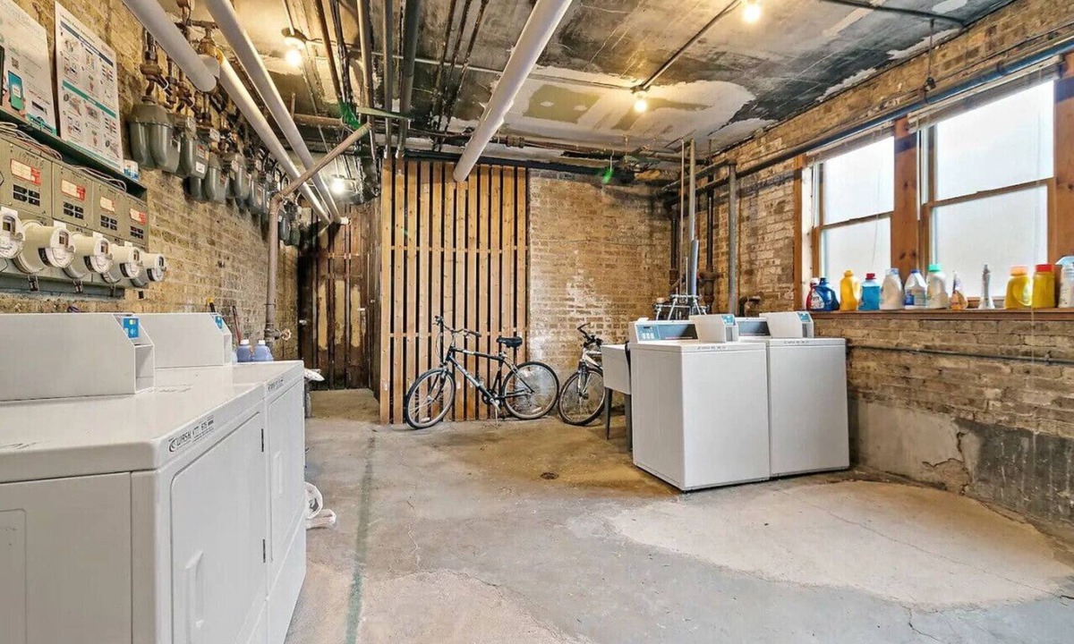 North Center Apartment | Decorated 1BR Apt, Natural Light, Comfy King Beds