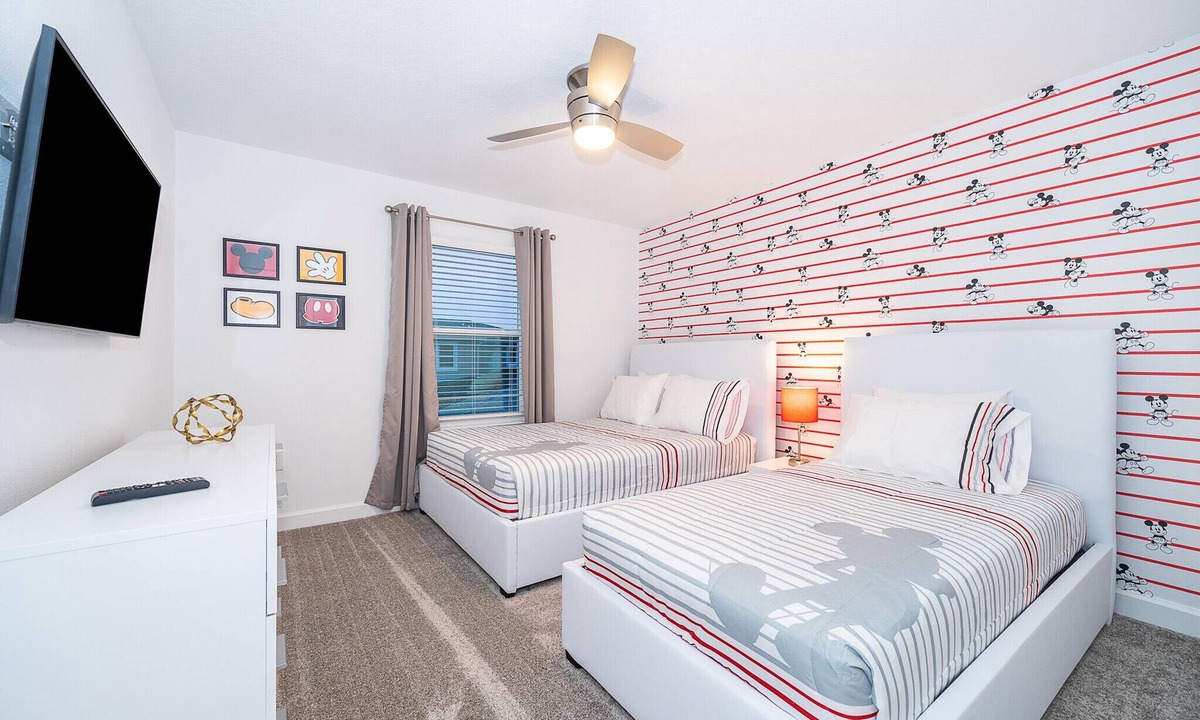 Kissimmee Ski Chalet | Decorous Townhouse 4Bed/3Baths/Pool/5Min Disney