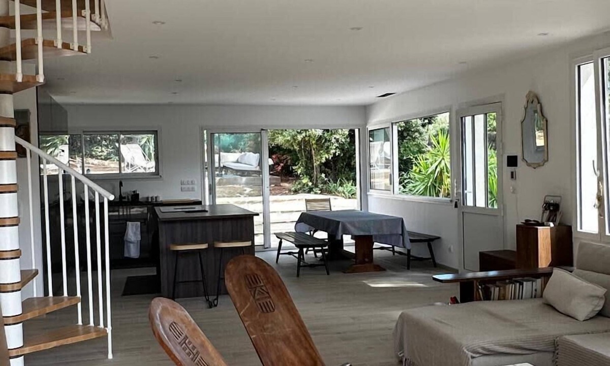 La Faviere House | Dedans-dehors - 10 mn from the beach, wifi, air conditionated