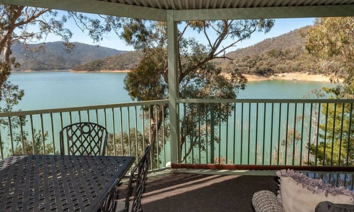 Taylor Bay House | Deep Water at Taylor Bay