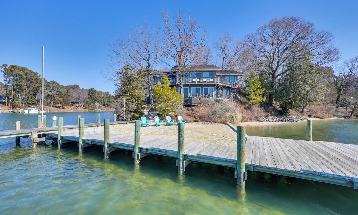 Irvington House | Deep Water Dock & Private Beach! Irvington Home