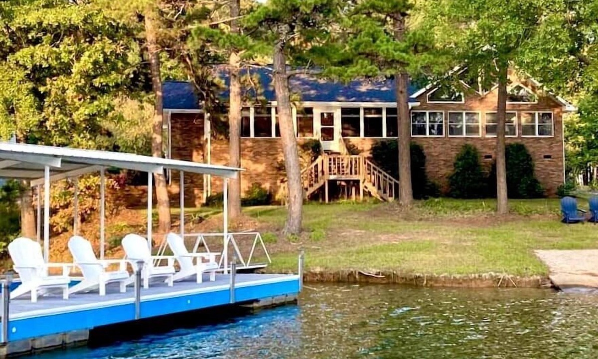 Seneca House | Deep Water-Keowee Lakefront,Kayaks, Dock, Dog friendly,level water entry, kayaks