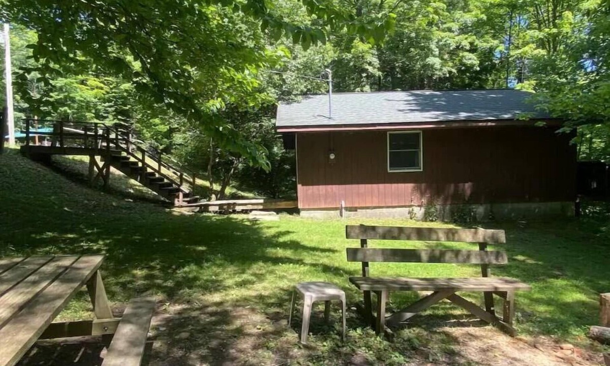 Russell Cabin | Deep Woods Cabins Relaxing 2 bedroom cabin # 6