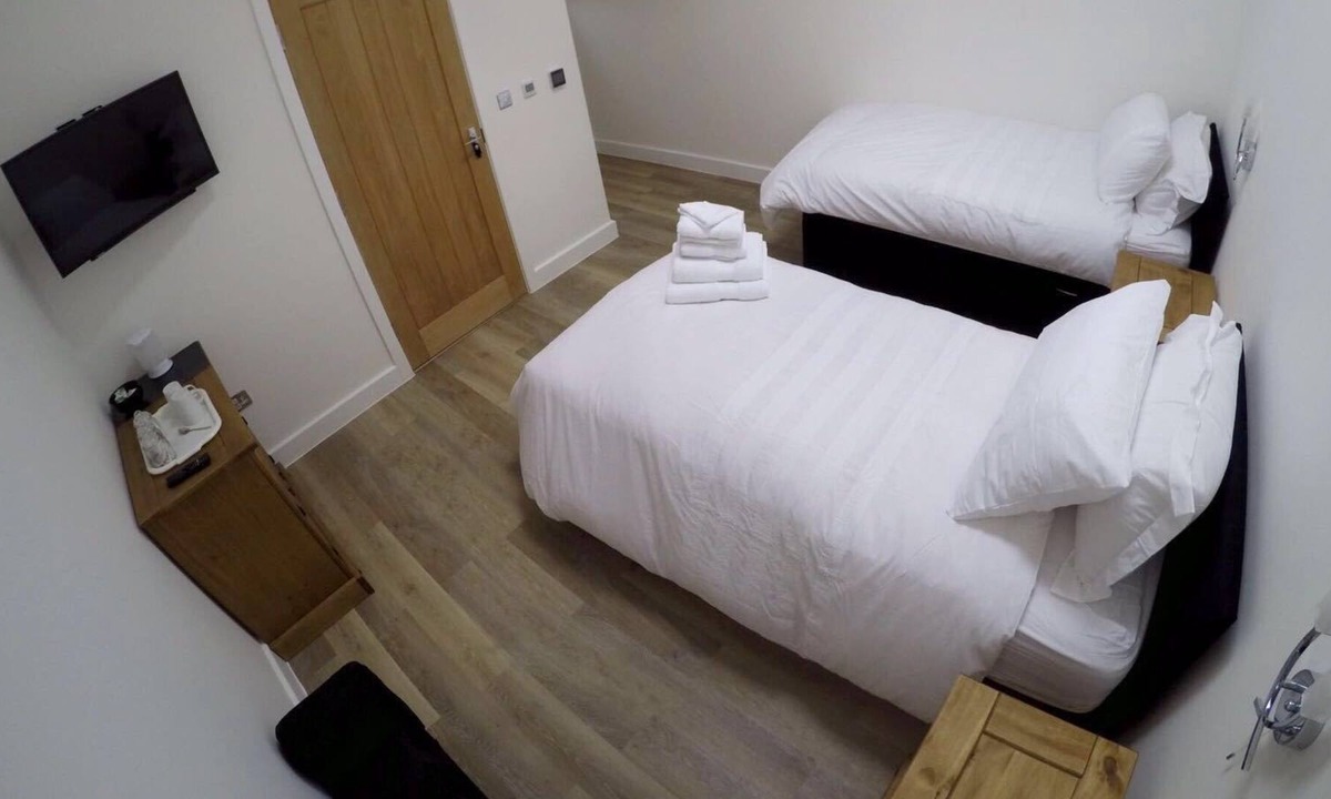 Camberley House | Deepcut Lodge Bed & Breakfast