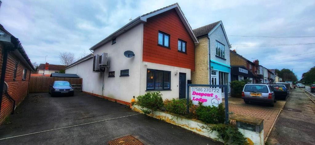 Camberley Bed & Breakfast | Deepcut Lodge Bed & Breakfast Self Service