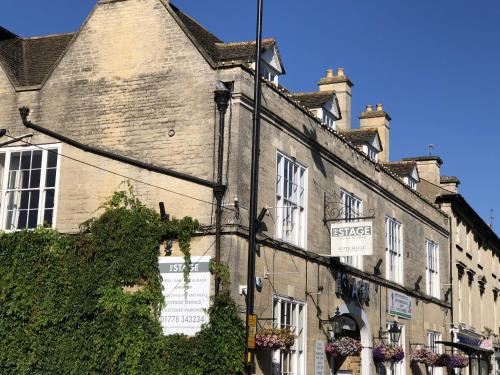 Market Deeping Hotel | Deeping Stage