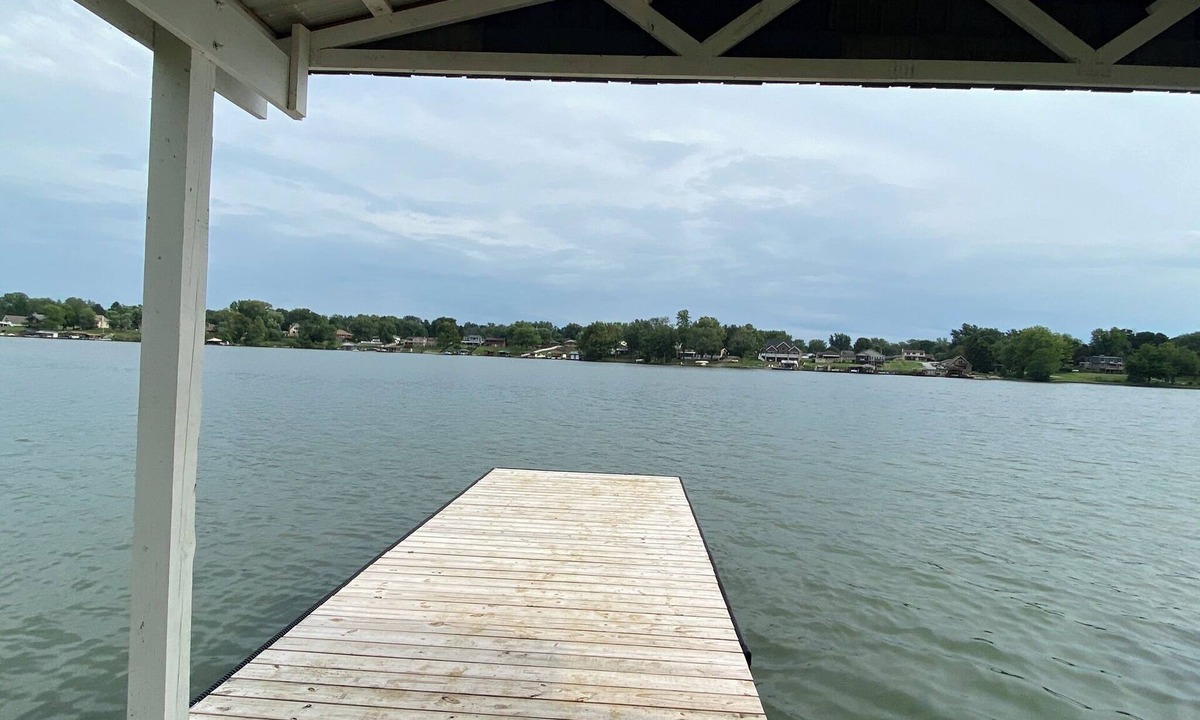 Jamestown House | Deer Brook Lake House