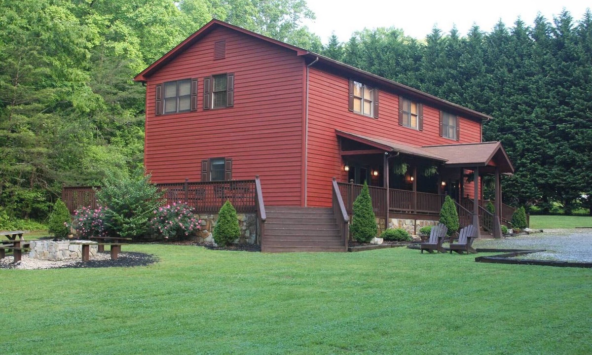 Sautee Nacoochee House | Deer Crossing Lodge- PERFECT LODGE RETREAT FOR YOUR FAMLY REUNION